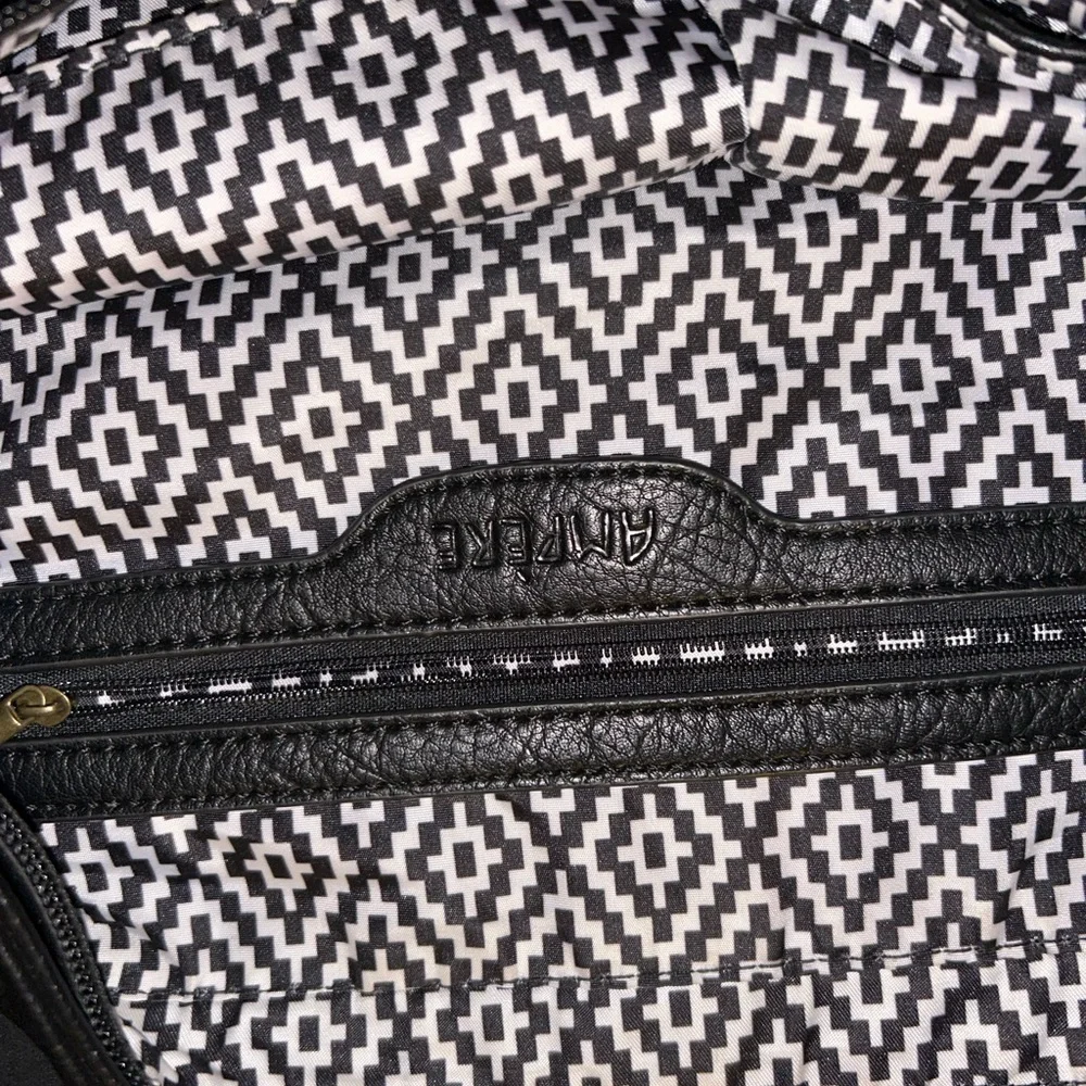 Black Fringe Crossbody Bag - Women - Picture 3 of 3